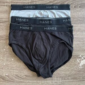 Hanes Black and Gray Briefs - Medium